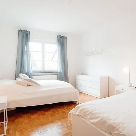 Апартаменты 3 Bedroom - Familienfreundlich - Geraeumig - Zentral - Parkplaetze