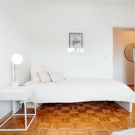 Apartment 3 Br - Familienfreundlich - Geräumig - Zentral - Parkplätze