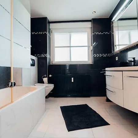 3 Bedroom - Familienfreundlich - Geraeumig - Zentral - Parkplaetze Апартаменты Рюдесхайм-на-Рейне