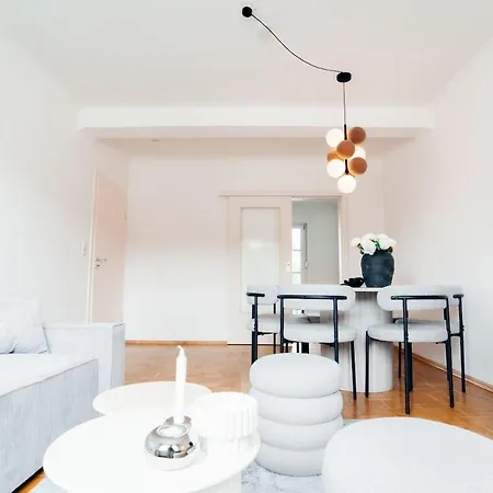 3 Bedroom - Familienfreundlich - Geraeumig - Zentral - Parkplaetze Апартаменты *