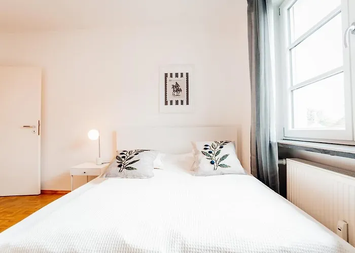 3 Bedroom - Familienfreundlich - Geraeumig - Zentral - Parkplaetze Lejlighed *