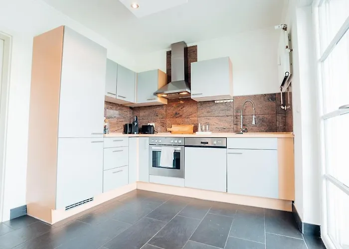 3 Bedroom - Familienfreundlich - Geraeumig - Zentral - Parkplaetze Lejlighed