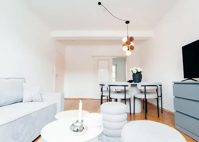 3 Bedroom - Familienfreundlich - Geraeumig - Zentral - Parkplaetze Lejlighed *